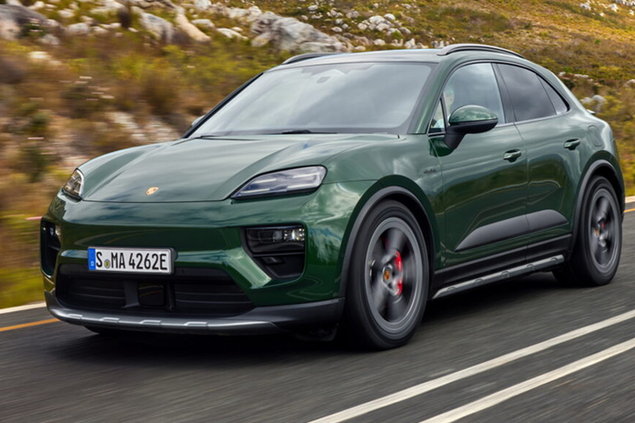 Porsche Macan EV 2024 mới đây đã có thêm phiên bản dẫn động cầu sau và Macan 4S dẫn động bốn bánh. Hơn nữa, thương hiệu cũng ra mắt thêm cho xe gói thiết kế địa hình tùy chọn.