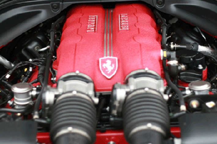Ngoài ra, phần mui xếp cứng của siêu xe mui trần Ferrari California Hamann cũng như ống xả đều được dán hoặc sơn màu đen nhám, mang đến sự ấn tượng hơn cho xe. Sau cùng là bộ mâm của xe Ferrari California độ Hamann đã về màu bạc nguyên bản.