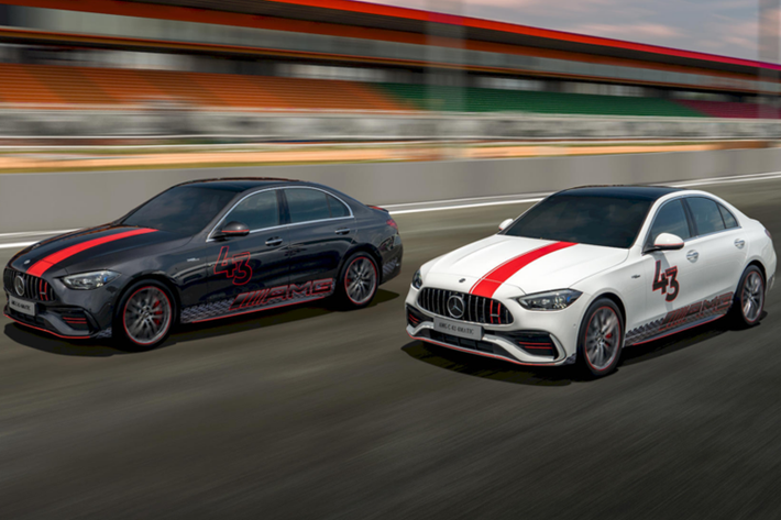 Mercedes-AMG C43 4Matic giảm 300 triệu đồng Theo thông tin mới nhất, Mercedes-AMG C43 4Matic tại Việt Nam điều chỉnh giá chỉ còn 2,599 tỷ đồng, giảm 361 triệu so với giá thời điểm ra mắt là 2,960 tỷ đồng; mức giá này áp dụng từ ngày 1/8/2024.