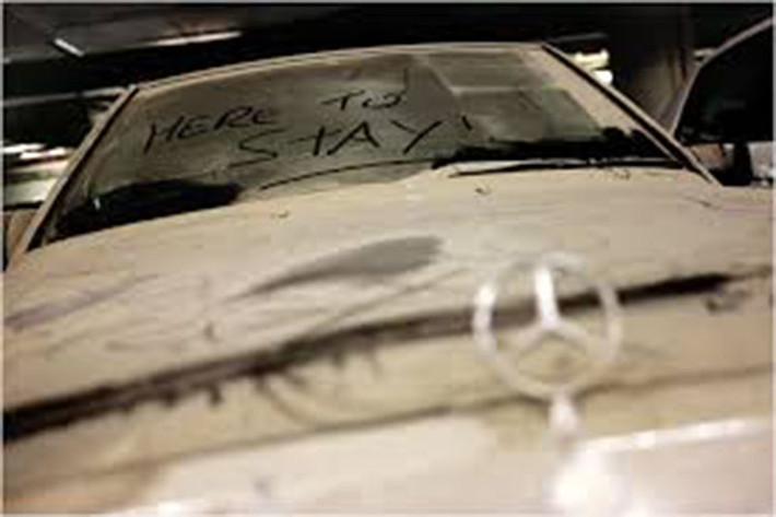 Đáng chú ý, bức ảnh chụp lại còn cho thấy có 1 chiếc xe siêu sang Maybach, thương hiệu cao cấp của Mercedes-Benz trước khi bị khai tử 2013, và sau này gọi tắt là Mercedes-Maybach S-Class.