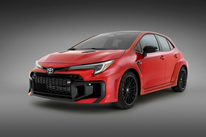Toyota GR Corolla 2025 mới đã được trình làng với nâng cấp ấn tượng nhất chính trang bị hộp số tự động 8 cấp, từ đây sẽ giúp mở rộng sức hấp dẫn của chiếc hot hatchback mạnh mẽ.