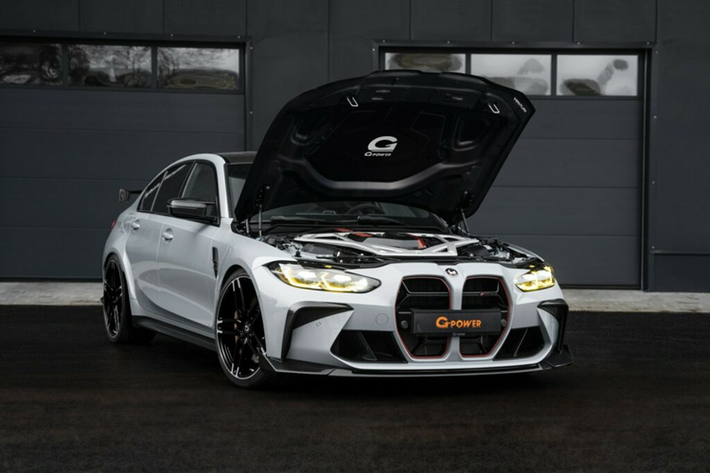 Về động cơ, khối động cơ sáu xi-lanh tăng áp kép 3.0 lít nguyên bản của BMW đã được nâng cấp với hiệu năng đạt mức 611 mã lực, mô-men xoắn 750 Nm. Phiên bản cao cấp hơn có thể được nâng cấp động cơ với công suất lên tới 661 mã lực và mô-men xoắn 590 800 Nm.