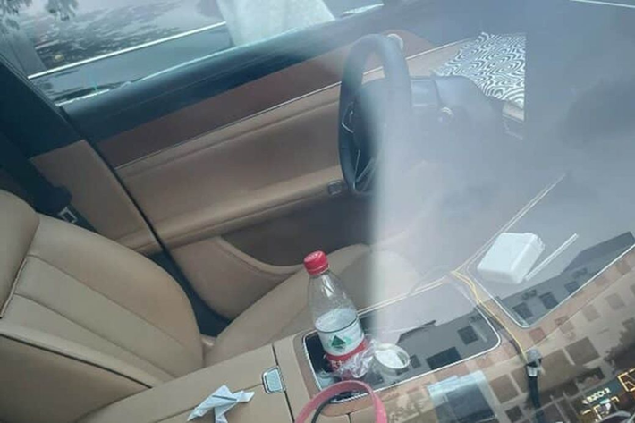 Mặc dù các bức ảnh chính thức trong hồ sơ MIIT cho thấy Stalato S9 có gương chiếu hậu thông thường, nhưng có thể thấy mẫu sedan này sẽ có thêm cả tuỳ chọn gương dạng camera, giúp tăng tầm nhìn và tránh điểm mù.