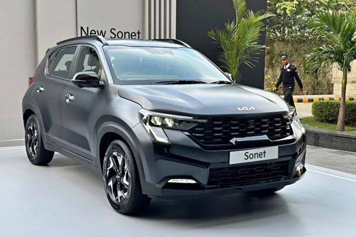 Tại thị trường Philippines dự kiến giá xe Kia Sonet 2024 khởi điểm khoảng 770.000 Peso (tương đương 337 triệu đồng). Tại Việt Nam, Sonet hiện là mẫu xe bán chạy nhất của thương hiệu Kia. Do đó, sẽ không ngạc nhiên nếu Kia Sonet phiên bản mới cũng sẽ sớm ra mắt thị trường Việt Nam trong thời gian tới.