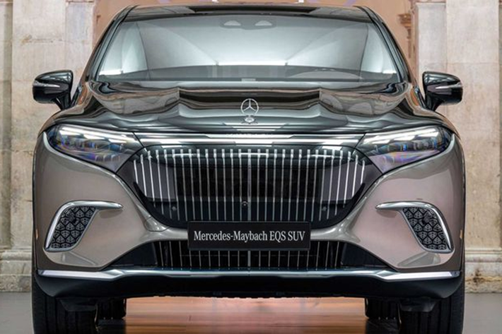Mercedes-Maybach EQS 680 SUV Maybach EQS 680 SUV 2024 mới là mẫu xe thuần điện đầu tiên mang thương hiệu Mercedes-Maybach, được phát triển dựa trên dòng EQS SUV và có thiết kế lấy cảm hứng từ Maybach GLS 600.