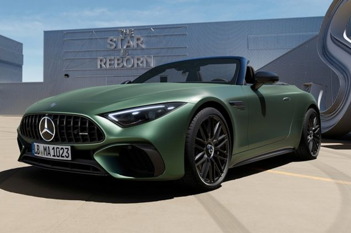 Mercedes-AMG SL63 S E Performance Cuối tháng 11/2023, Mercedes-Benz đã công bố ra mắt AMG SL63 S E Performance tại thị trường Việt Nam với mức giá lên tới 12,29 tỷ đồng. Tuy nhiên, phải sang đến năm nay, mẫu xe thể thao mui trần này mới chính thức được bàn giao tới tay khách hàng.
