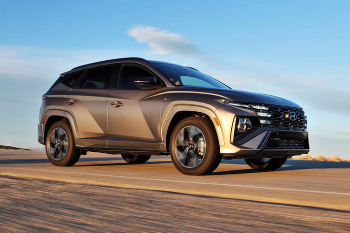 Sau khi được giới thiệu tại Hàn Quốc vào tháng 11/2023, phiên bản Hyundai Tucson 2025 mới thế hệ thứ 4 đã chính thức được cho ra mắt tại thị trường Mỹ, trong khuôn khổ triển lãm New York Auto Show 2024.