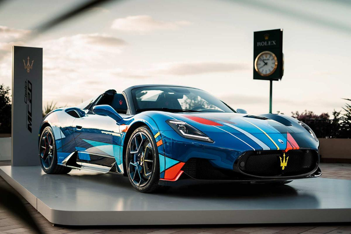 Chiếc siêu xe mui trần độc nhất vô nhị có tên Maserati MC20 Cielo Opera D’arte đặc biệt, đây chính là lần đầu tiên nó xuất hiện trước công chúng và xe hiện đang được trưng bày tại khu vực VIP của sự kiện thể thao.