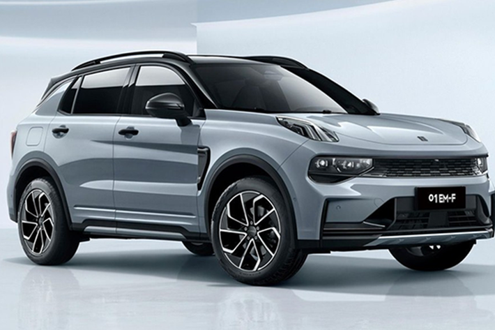 Lynk & Co 01 đời mới 2025 được trang bị cơ cấu truyền động hybrid sạc điện PHEV mới nhất, được phát triển dựa trên công nghệ từ công ty mẹ Geely. Hệ truyền động này mang lại tổng công suất 276 mã lực và mô-men xoắn 535 Nm, mạnh hơn đáng kể so với phiên bản tiền nhiệm (257 mã lực và 425 Nm).