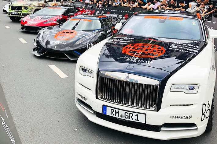 Yiếp đó, sẽ không có xe Koenigsegg Regera "Honey" thứ 2 như của Dan_am_i ra đời và sau cùng, logo Honey khi bạn quyét mã NFT ra sẽ đưa bạn đến 1 video quay lại cảnh nhà sáng lập của hãng xe Thụy Điển giới thiệu xe, cũng như bài hát độc quyền Honey của con trai ông Christian von Koenigsegg đánh đàn và hát.