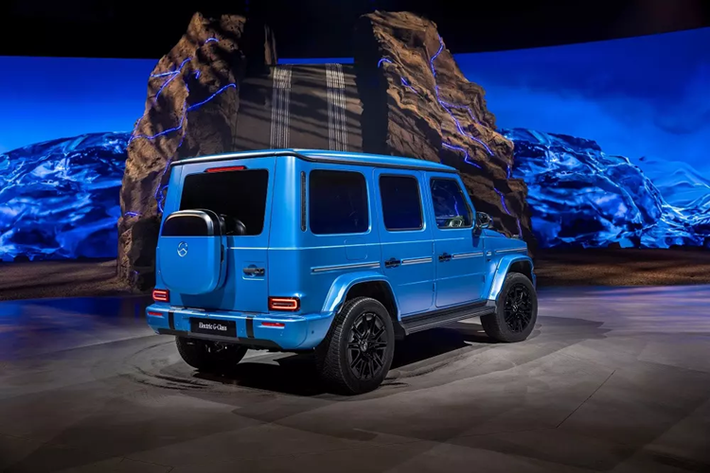 Hiện giá xe Mercedes-Benz G 580 EQ Technology thuần điện hạng sang này tại Việt Nam chưa được hé lộ. Tuy nhiên, theo một nguồn tin, xe sẽ có giá chưa đến 8 tỷ đồng và rẻ hơn so với Mercedes-AMG G63 tại Việt Nam. Tại thị trường châu Âu, Mercedes-Benz G 580 EQ Technology có giá khởi điểm từ 142.621 Euro (khoảng 3,88 tỷ đồng).