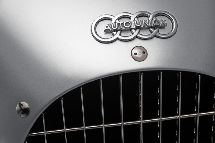 Với trang bị này, mẫu xe có khả năng tạo ra công suất 513 mã lực. Audi Heritage và Crosthwaite & Gardner đã kéo dài chiều dài cơ sở từ 3.000 mm lên 3.315 mm chỉ để nhường chỗ cho hệ truyền động và hệ thống treo. Nhóm xây dựng cho rằng Audi sẽ phải đưa ra những biện pháp điều chỉnh tương tự để hài hòa với thiết kế ban đầu.
