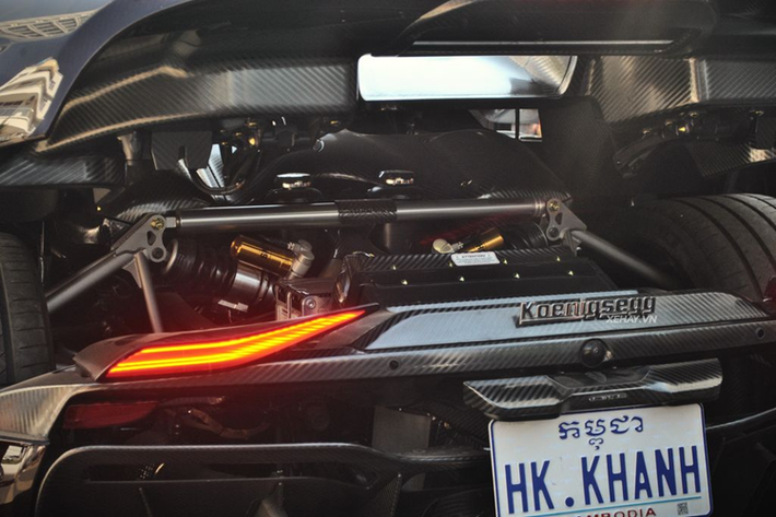 Kết hợp với 3 mô-tơ điện bổ sung, sản sinh ra tổng công suất tối đa lên tới hơn 1.500 mã lực, cho phép xe tăng tốc từ 0 - 100 km/h trong 2,8 giây, 150 - 250 km/h trong 3,2 giây, từ 0 - 400 km/h chỉ 20 giây trước khi chạm ngưỡng tối đa khoảng 400 km/h.