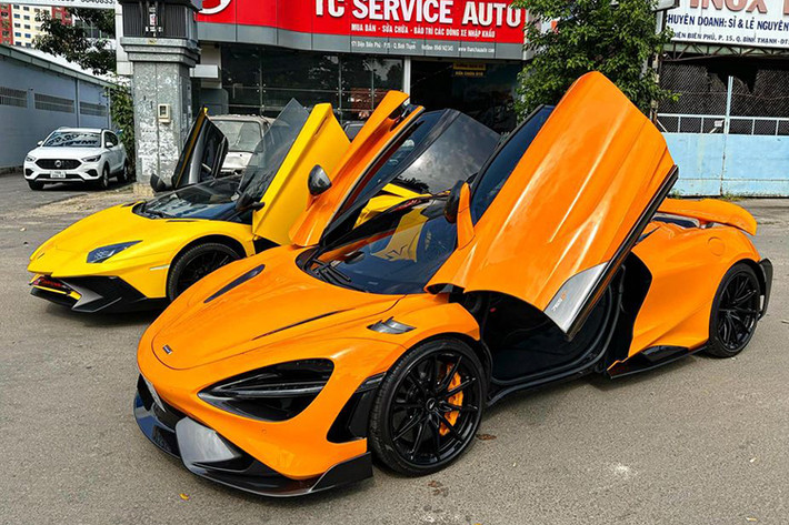 McLaren cho biết 765LT giảm được 79 kg so với 720S và chỉ nặng 1.229 kg. Trọng lượng này nhẹ hơn đối thủ nhẹ nhất của nó trong phân khúc này (Ferrari 488 Pista) đến 50 kg. Mức giá xe McLaren 765LT không chính hãng khoảng 33 tỷ và không dưới 40 tỷ đồng sau khi đóng đầy đủ các loại thuế phí.