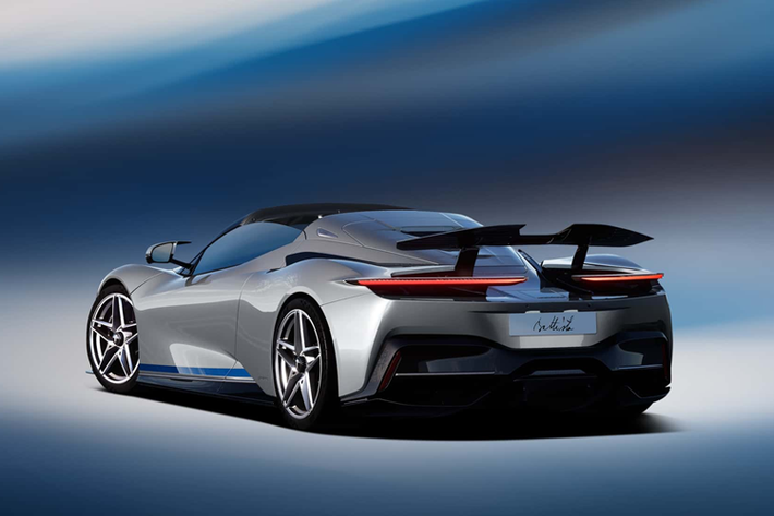 Battista là một dòng sản phẩm của thương hiệu thiết kế Automobili Pininfarina, một chi nhánh có trụ sở tại Đức của nhà thiết kế huyền thoại Ý, thuộc sở hữu của Mahindra của Ấn Độ. Mẫu xe Battista được thiết kế dựa trên siêu xe Rimac Nevera và cung cấp công suất đáng kinh ngạc 1.900 mã lực từ bốn động cơ điện.