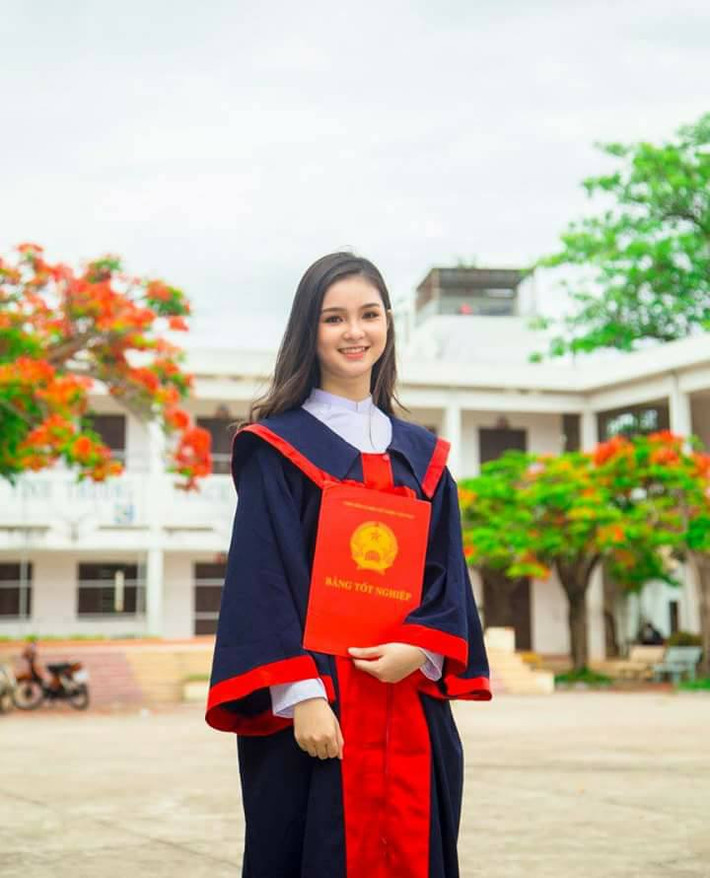 Sau buổi tư vấn hướng nghiệp đó, nhờ những bức ảnh được lan truyền trên mạng xã hội mà cuộc sống của Hồng Đoan có một số sự thay đổi. Theo tiết lộ của cô nữ sinh 9X, vài ngày nay số lượng người kết bạn và theo dõi cô trên Facebook tăng rất nhanh. Nhiều bạn bè nhận ra Hồng Đoan cũng tag cô vào ảnh đăng trên các fanpage lớn khiến càng có thêm nhiều người chú ý, nhắn tin hỏi thăm.