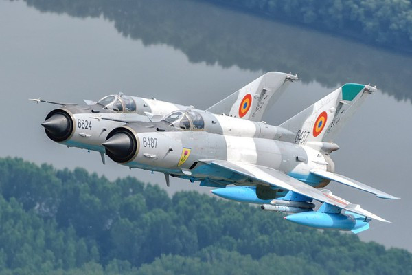 Hiện tại, Trung Quốc đã ngừng sản xuất J-7. Các máy bay J-7 đã được chuyển giao cho các nhiệm vụ quốc phòng và huấn luyện địa phương. Croatia và Romania cũng sẽ thanh lý các máy bay MiG-21 trong vòng 5 năm tới.