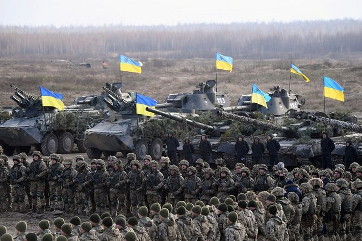 Hơn hai chục năm sau khi Liên Xô sụp đổ, quân đội Ukraine đã trở thành một trong những quân đội yếu nhất trong khối hậu Xô-viết. Tuy Quân đội Ukraine hiện nay đã khá hơn nhiều so với thời nổ ra xung đột vào năm 2014, nhưng vẫn không phải là đối thủ của lực lượng quân sự Nga đông đảo hơn. Nếu chiến tranh Nga-Ukraine nổ ra, nhiều khả năng Ukraine sẽ bị lép vế hoàn toàn.