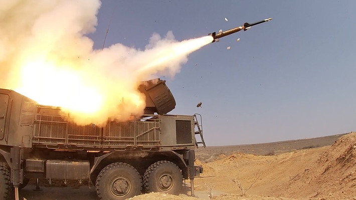 Sử dụng tên lửa 57E6, Pantsir-S1 có thể tấn công máy bay chiến thuật ở cự ly tối đa 20 km với độ cao 10 km, tên lửa hành trình cận âm ở cự ly 12 km với độ cao 6 km và các loại tên lửa không đối đất tốc độ cao ở tầm bay 7 km với độ cao 6 km. 57E6 cũng sở hữu tầm bắn tối thiểu 1,5 km.