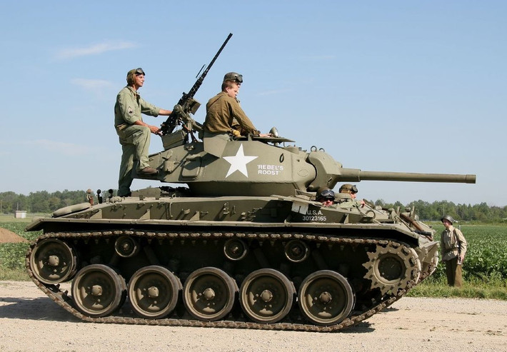 M24 Chaffee là loại xe tăng hạng nhẹ do Mỹ chế tạo năm 1943 và được đưa vào sử dụng trong Thế chiến thứ hai. Tuy chỉ được phục vụ trong một thời gian ngắn là 9 năm, nhưng M24 đã được nhiều nước sử dụng rộng rãi.
