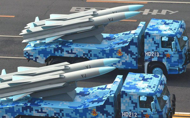 YJ-12 được đưa vào sử dụng từ năm 2014, tên lửa này được xem là mối đe dọa hàng đầu đối với các tàu chiến của Mỹ và đồng minh trong trường hợp có xung đột với PLA. Tên lửa cũng được cho là có lợi thế về hiệu suất chống lại các thiết kế tên lửa của đối thủ phương Tây như Harpoon và Exocet.