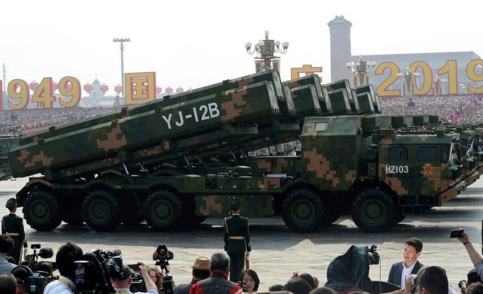 Tên lửa hành trình YJ-12 của Hải quân Trung Quốc được coi là một trong những tên lửa hành trình chống hạm có năng lực nhất trên thế giới. YJ-12 có tốc độ lên tới Mach 4, tầm hoạt động 400km và quỹ đạo lướt trên biển, đủ để tạo ra mối đe dọa lớn đối với tàu mặt nước của đối phương.