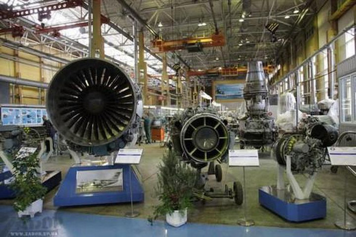 Trung Quốc đã tiếp cận Ukraine, nơi từng là trụ cột của ngành hàng không Liên Xô. Hãng sản xuất động cơ máy bay Motor Sich của Ukraine đã gặp khó khăn nghiêm trọng kể từ cuộc khủng hoảng Crimea năm 2014, do mất thị trường quan trọng nhất là Nga.