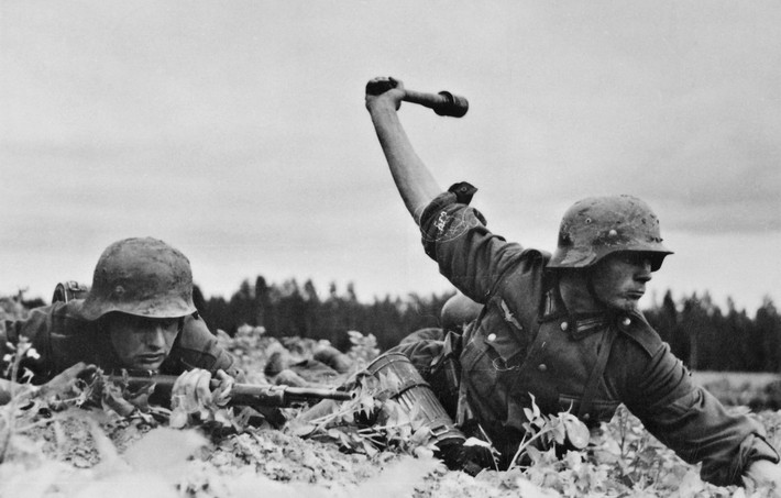 Cuộc tấn công bắt đầu vào ngày 6/7/1941. Trong ngày đầu tiên, Sư đoàn thiết giáp số 18 của Liên Xô đã đánh chiếm được thành phố Senno. Phân đội của Sư đoàn thiết giáp số 17 của Đức đóng ở đó phải rút lui. Tuy nhiên, Sư đoàn thiết giáp số 14 tiến đến gần sông Chernogostnitsa không thể vượt qua được hàng phòng ngự của quân Đức.