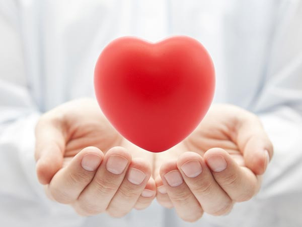 Tăng cường cơ tim. Hàm lượng kali có trong cây chuối giúp tăng cường cơ tim, cải thiện khả năng miễn dịch của cơ thể. Bên cạnh đó, các vitamin A, b6 và C có thể hỗ trợ chữa bệnh ngoài da. Ảnh: Boldsky