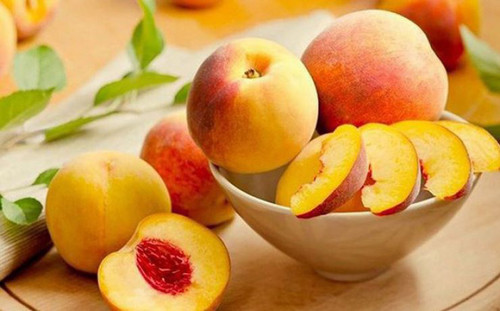 Đào là loại trái cây có tính mùa vụ, hiện là thời gian vào mùa. Nếu thích hương vị trái cây này, bạn có thể mua để ăn trực tiếp hoặc làm siro dùng dần. Để món ăn ngon bổ, khâu chọn đào rất quan trọng. Theo người trồng lâu năm, muốn chọn đào giòn ngọt, bạn không nên chỉ nhìn vào màu sắc và kích thước.