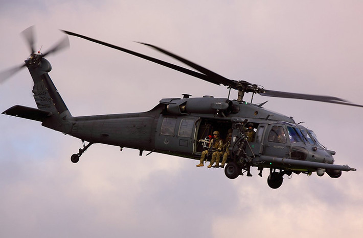 Trong ảnh là dòng trực thăng cứu hộ quân sự HH-60G Pave Hawk của Không quân Mỹ - một trong những biến thể thành công nhất của huyền thoại UH-60. Nguồn ảnh: Business Insider.