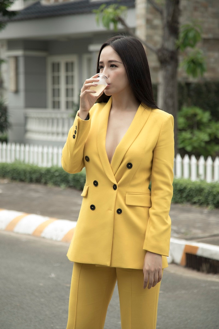 Mai Phương Thúy là một trong những người đẹp rất chuộng style không nội y. Ảnh: tinmoi.