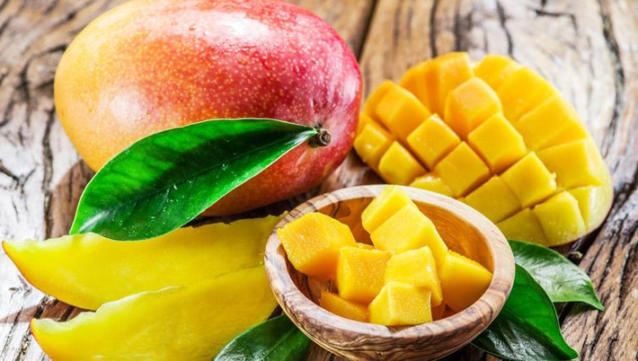 Tuy nhiên, xoài là loại trái cây có chỉ số đường cao, không nên ăn nhiều xoài vào buổi tối, đặc biệt là với người mắc tiểu đường. Ảnh: hindustantimes.