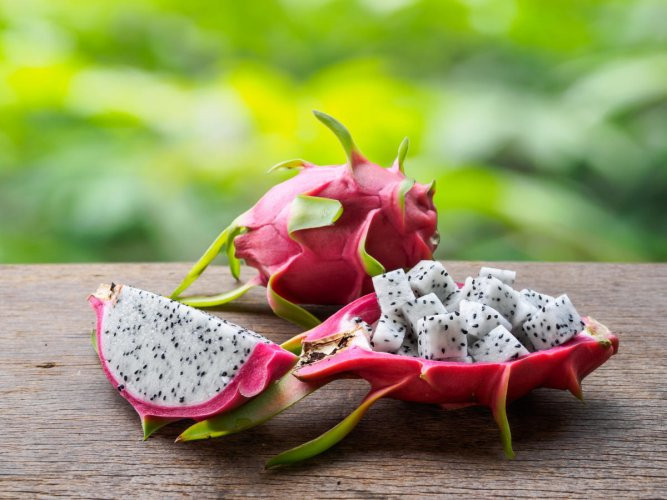 Đặc biệt, những người bị rối loạn đường ruột, tiêu chảy, tiểu đường nên tránh xa thanh long sau bữa tối. Ảnh: deccanherald.