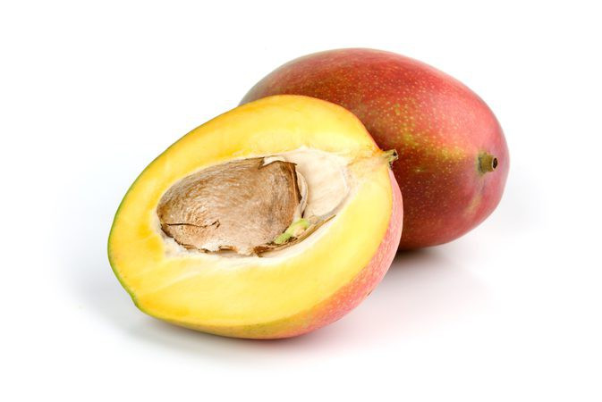Lý do vì hạt xoài có hoạt động chống oxy hóa polyphenol cao, có khả năng giảm đáng kể mức cholestrerol trong máu. Ảnh: vov.