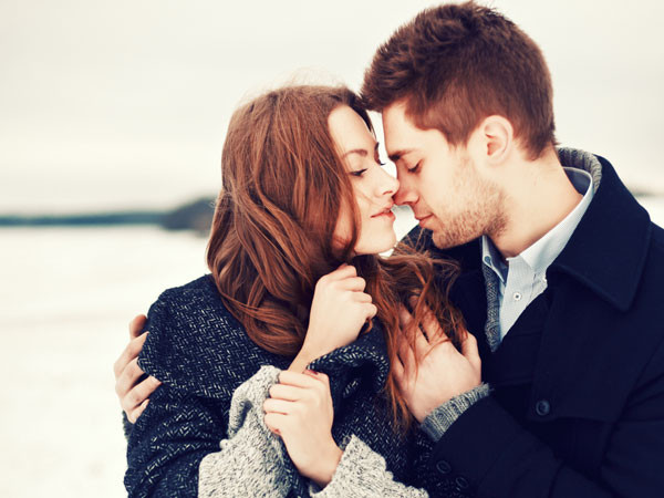Nụ hôn Eskimo. Nụ hôn kiểu Eskimo là cách 2 người sử dụng cái mũi của mình để cọ sát vào nhau. Nụ hôn này có ý nghĩa truyền đạt tình cảm một cách dễ thương.