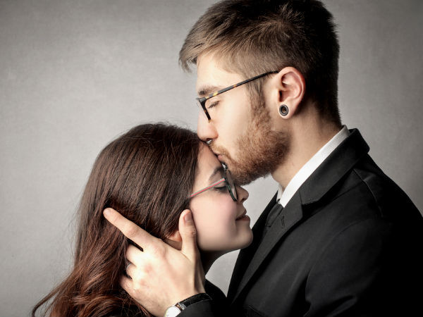 Ý nghĩa nụ hôn lên trán. Nụ hôn trán cho thấy chàng trai thực sự nghiêm túc trong mối quan hệ với nàng.