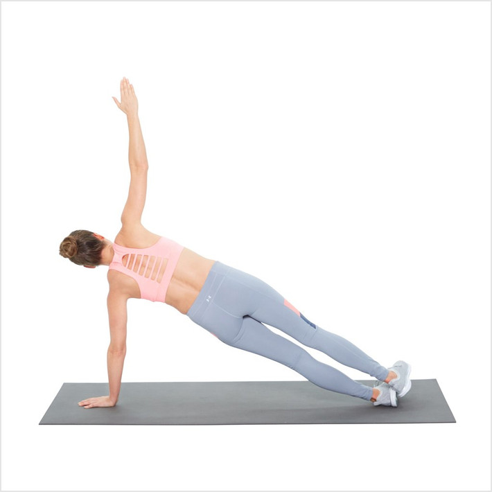 Đặc biệt, tập plank sẽ giúp bạn giảm đau lưng và tăng cường sức khỏe của toàn bộ lưng. Nó giúp căn chỉnh các đốt sống, giúp loại bỏ căng thẳng không cần thiết ở vùng cột sống. Ảnh: huonganhyoga.