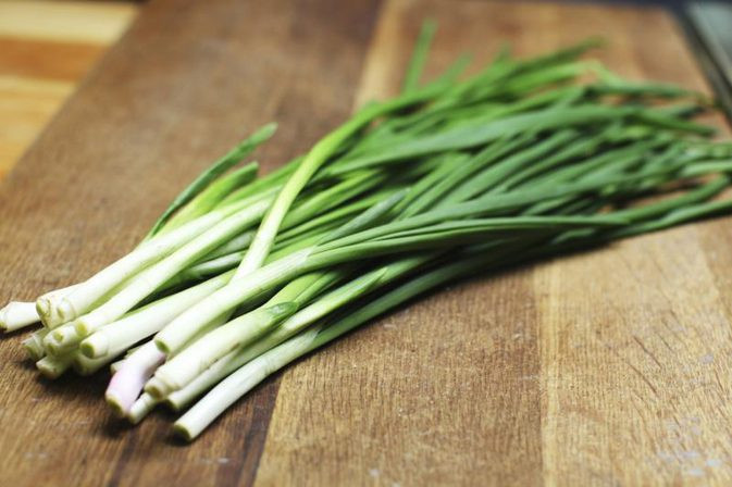 Bên cạnh đó, hành lá còn có khả năng chống lại bệnh tiểu đường. Ảnh: hatgiongphuongnam.