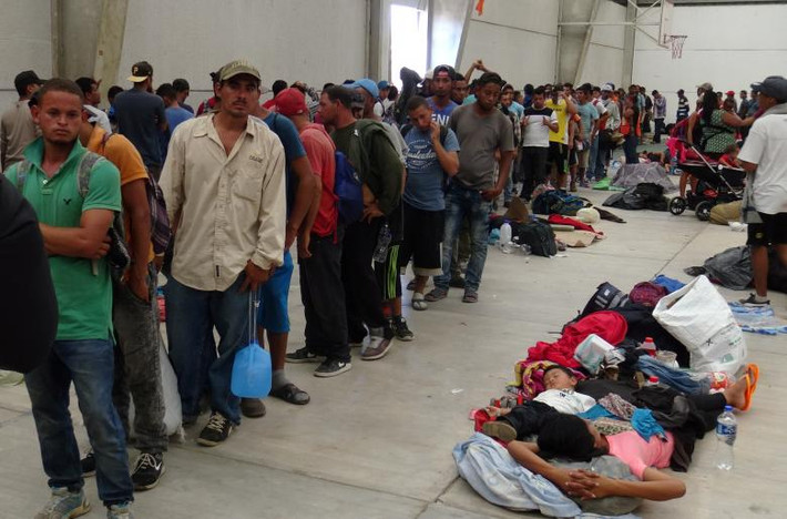Trước đó ông Trump đã gây áp lực lên quốc hội Mỹ, nhằm thông qua đạo luật giúp xây dựng bức tường "thép" ngăn biên giới Mỹ và Mexico. Bất chấp nhiều nỗ lực, chưa có thỏa thuận nào giữa đảng Cộng hòa và Dân chủ được phê duyệt.Ảnh: Reuters.