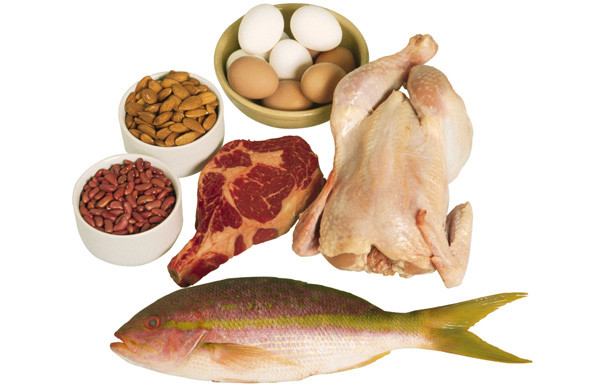 Tăng cường thực phẩm protein. Protein giúp cung cấp đủ năng lượng cho cơ thể cả ngày và đêm. Tăng cường nạp các thực phẩm giàu protein như cá, thịt gà, thịt bò cũng có thể giúp bạn chống tăng cân và mệt mỏi.