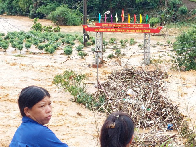 Khu vực thành phố Lạng Sơn với nhiều tuyến đường ngập sâu 1-1,5 m. (Ảnh: Người Lao Động)