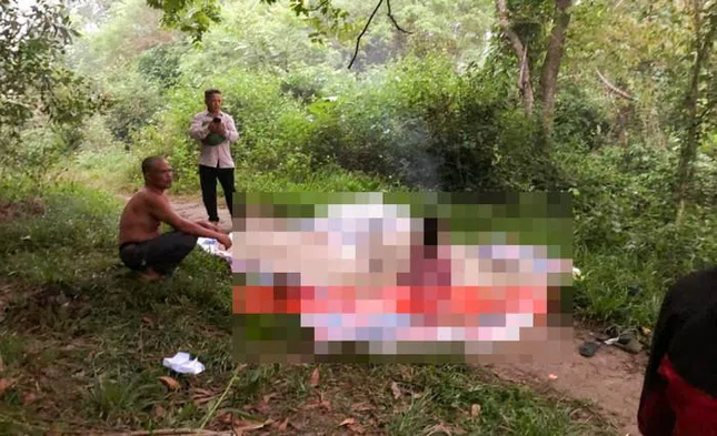 Tắm suối, 2 học sinh đuối nước tử vong: Chiều 29/4, tại khu vực suối Khe Xanh giáp ranh giữa xã Nghĩa Phúc và Tân An (Nghệ An), 5 em học sinh trường THCS Tân An rủ nhau đi tắm. Em Đ.T.P (SN 2008) nhảy xuống tắm nhưng không may bị đuối nước, chìm dần. Thấy vậy, em H.S.T. (SN 2007) nhảy xuống cứu cũng bị dòng nước cuốn trôi. Khi được đưa lên bờ, 2 em đều đã tử vong. (Ảnh: TPO)