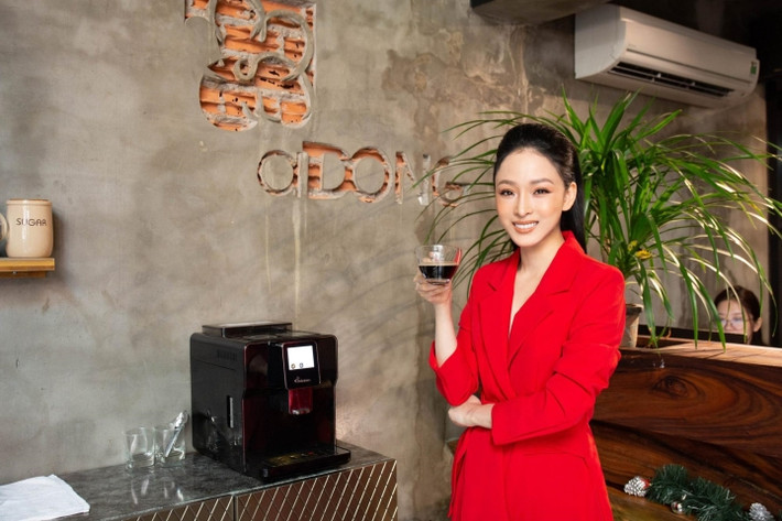 Lùm xùm Hoa hậu người Việt tại Nga 2007: Trương Hồ Phương Nga (SN 1987, quê Hà Nội), sau khi tốt nghiệp Đại học tại Nga sau đó trở về nước tham gia các hoạt động giải trí. Năm 2015, Phương Nga vướng vào vụ kiện lừa đảo, chiếm đoạt tài sản của Cao Toàn Mỹ với số tiền hơn 16 tỷ đồng và trước đó đã dính vào nhiều vụ tranh chấp kiện tụng với mẹ ruột mình.