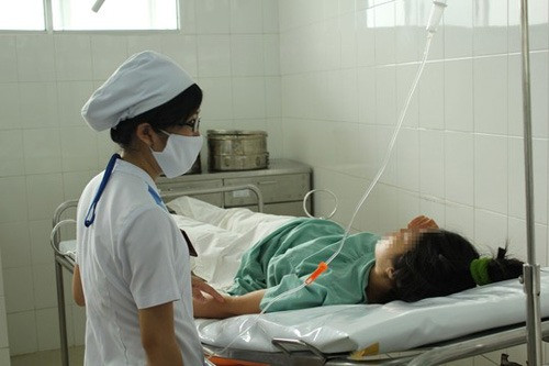 Một trong những lý do khiến ung thư cổ tử cung phổ biến ở Việt Nam là phụ nữ chưa được sàng lọc định kỳ và chưa có hệ thống phát hiện sớm ung thư qua các xét nghiệm thích hợp và dễ tiếp cận; thậm chí ngay cả khi phụ nữ được phát hiện các tổn thương tiền ung thư thì cũng chưa được điều trị kịp thời và hiệu quả.