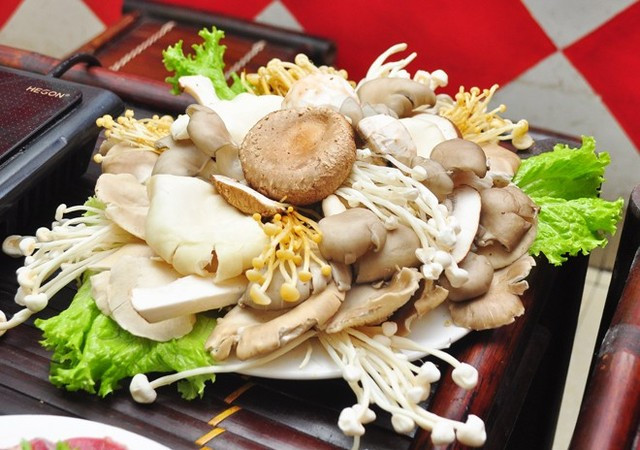 Nấm. Nhiều nghiên cứu cho thấy, nấm hỗ trợ rất hiệu quả cho hệ miễn dịch. Không chỉ như vậy, nấm còn là thực phẩm giải độc cực kỳ hiệu quả.