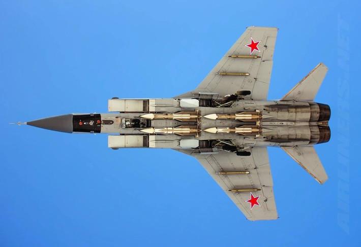 Mặc dù có nhiều thay đổi đáng kể nhưng MiG-31I vẫn duy trì những đặc điểm của một tiêm kích đánh chặn đáng gờm, khi giữ lại 2 động cơ D-30G6 vô cùng mạnh mẽ, mang lại khả năng hoạt động ở độ cao cũng như vận tốc lớn như thiết kế ban đầu.