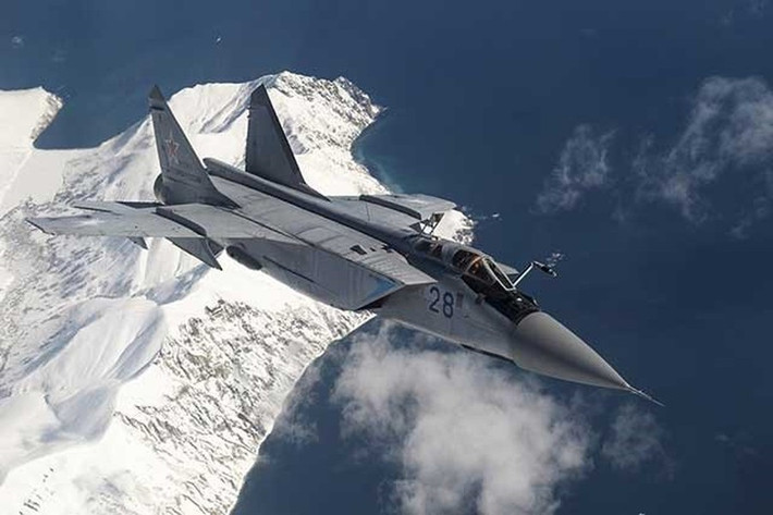 "Các tiêm kích MiG-31I phục vụ trong lực lượng hàng không tầm xa của Nga hiện có khả năng tiếp nhiên liệu trên không, giúp mở rộng đáng kể tầm hoạt động của chúng trong các cuộc giao tranh" một nguồn tin giấu tên trong Bộ Quốc phòng Nga hé lộ.