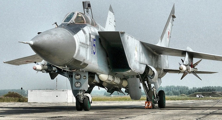Điểm khác biệt nữa nằm ở hệ thống điện tử hàng không, khi chiếc MiG-31I được trang bị hệ thống định vị và một vài thiết bị chuyên dụng khác để hỗ trợ nhiệm vụ phóng tên lửa vào không gian.