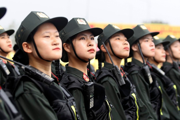 Đội nắng dầm mưa, những gương mặt luôn hiện lên nét rắn rỏi.
